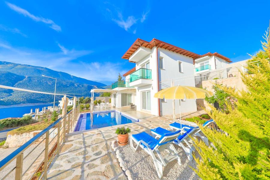 Antalya Kaş'ta 3+1 Özel Havuzlu Deniz Manzaralı Kiralık Villa DRM-2071