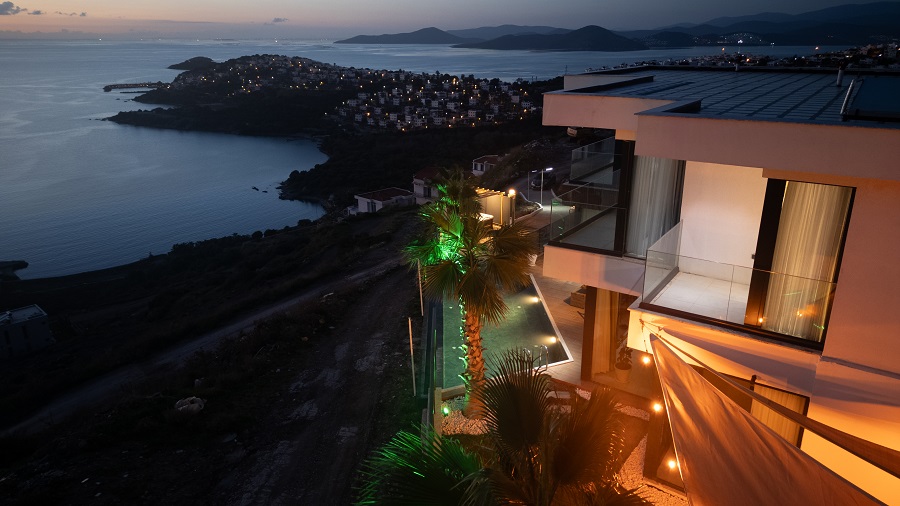 Boğaziçinde 4+1 Özel Havuzlu Deniz Manzaralı Kiralık Lüks Villa DRM-1800