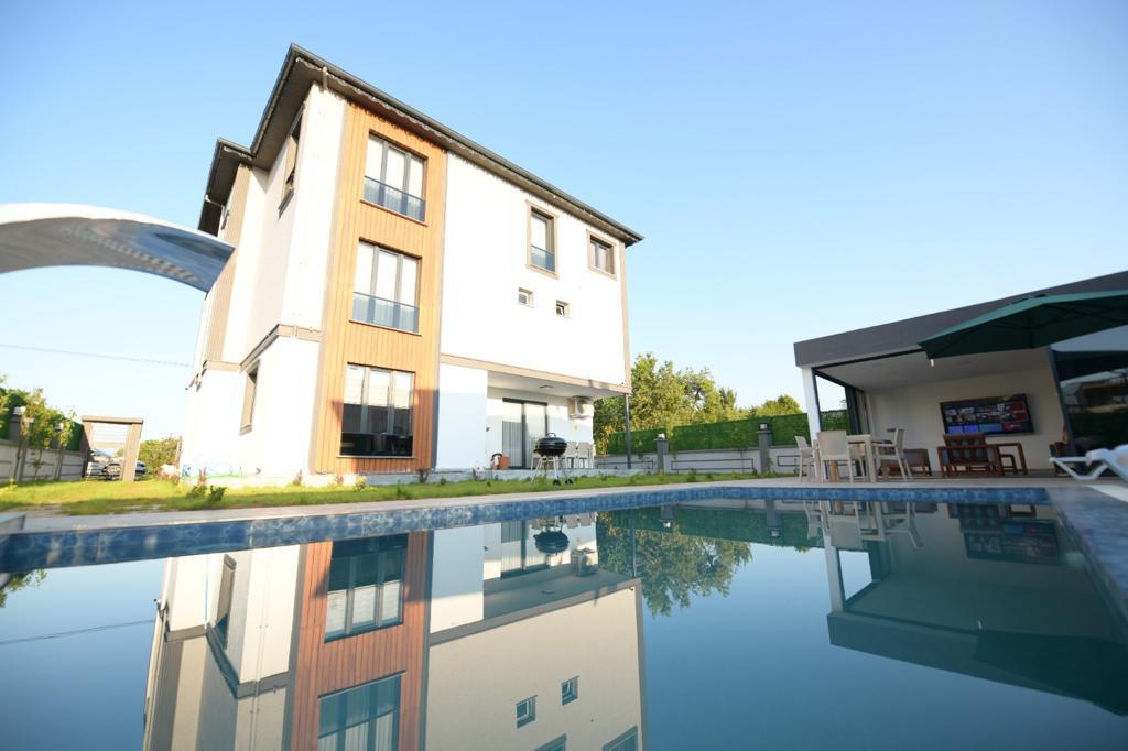 Trabzon Araklı'da 4+1 Özel Havuzlu Denize Yakın Kiralık Villa DRM-1836