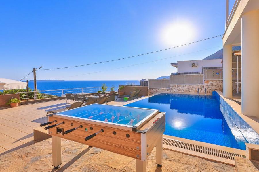 Antalya Kaş'ta 3+1 Özel Havuzlu Deniz Manzaralı Kiralık Villa DRM-1816