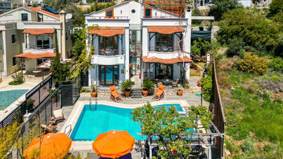 Kalkanda 4+1 Özel Havuzlu Deniz Manzaralı Kiralık Lüks Villa DRM-2239