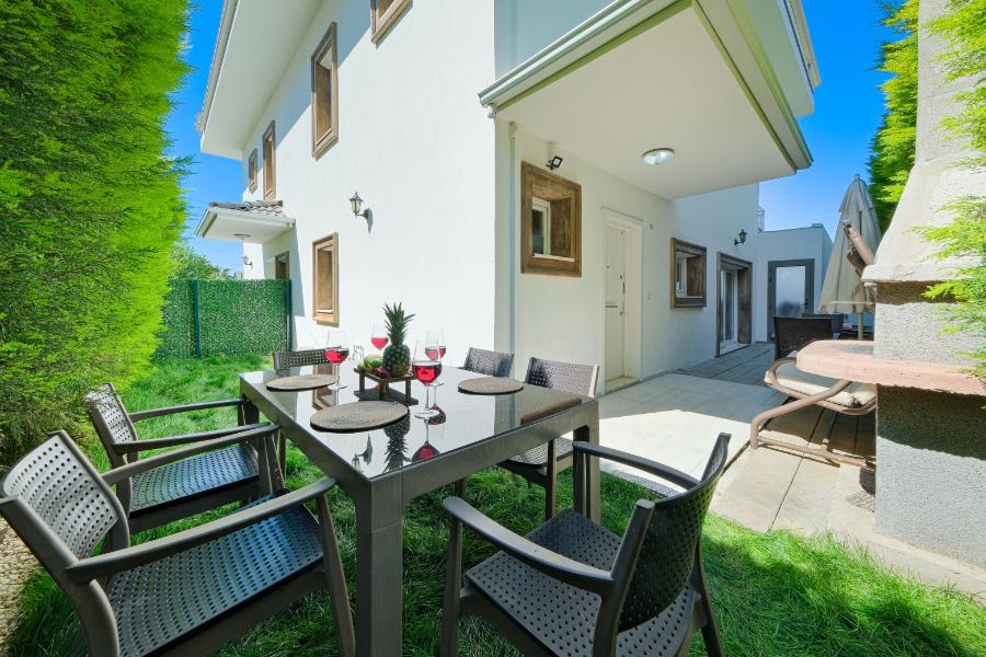 Fethiye Babataşı'nda 3 Yatak Odalı İzole Isıtmalı Havuzlu Tatil Villası DRM-2232