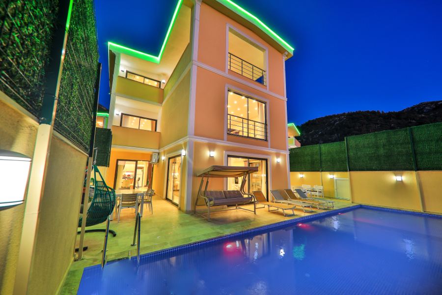 Antalya Kaş'ta 5+1 Özel Havuzlu Deniz Manzaralı Kiralık Villa DRM-2063