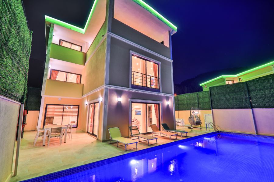 Antalya Kaş'ta 5+1 Özel Havuzlu Deniz Manzaralı Kiralık Villa DRM-2067