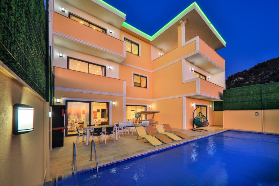 Antalya Kaş'ta 4+1 Özel Havuzlu Deniz Manzaralı Kiralık Villa DRM-2064