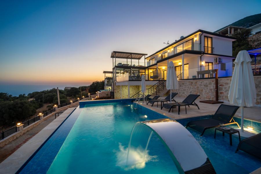 Kaş Gökçeörende 4+1 Özel Havuzlu Deniz Manzaralı Kiralık Lüks Villa DRM-2241