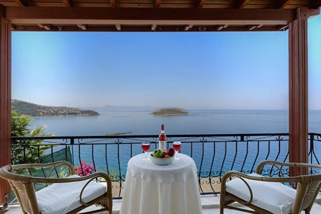 Bodrum Gümüşlük'te Özel Havuzlu ve Deniz Manzaralı 3 Yatak Odalı Kiralık Villa BD-456