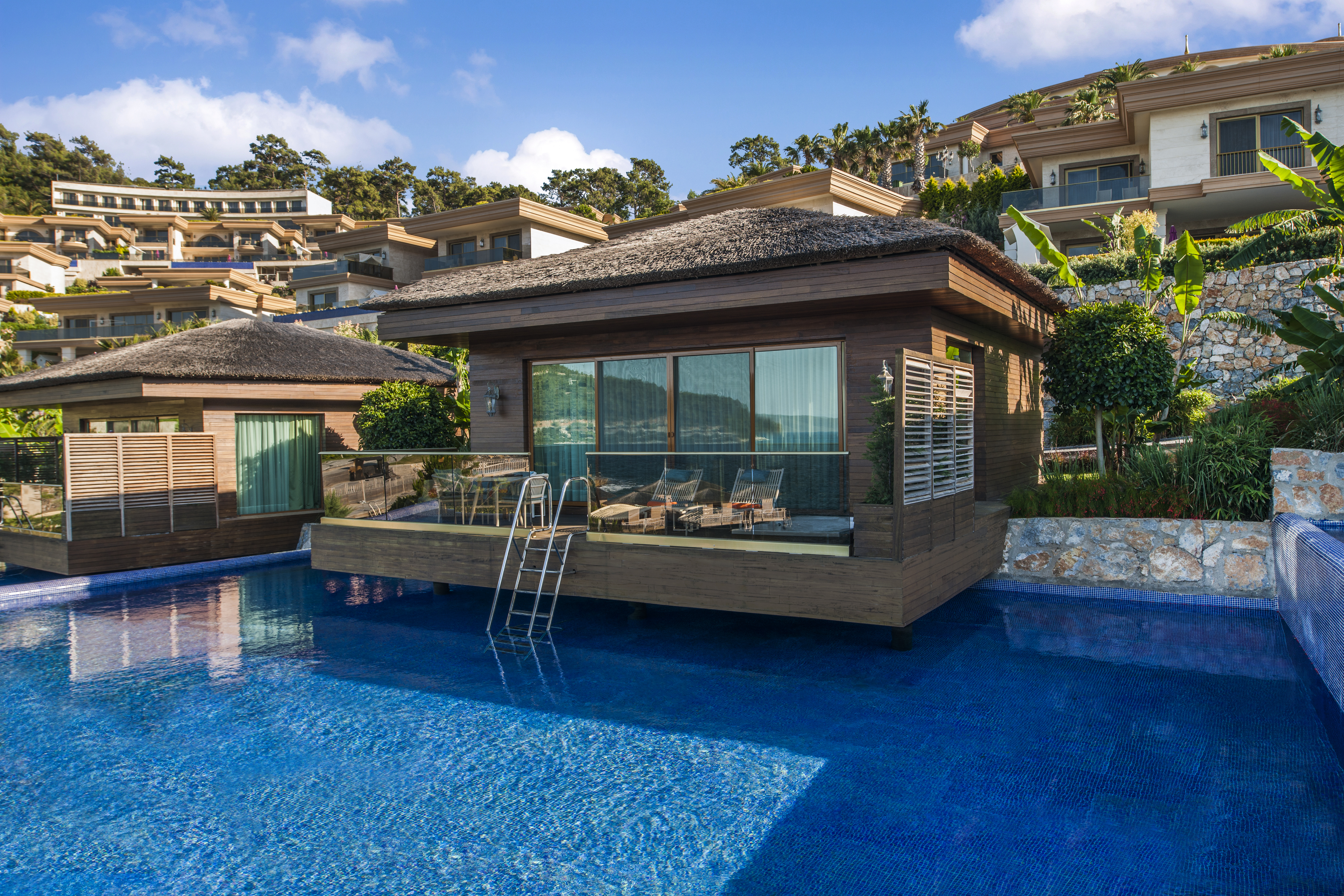 Bodrum Torba`da 1+1 Özel Havuzlu Denize Sıfır Lüx Villa BV-4811