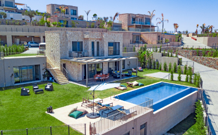 Bodrum Gümüşlük'te Kiralık 5 Yatak Odalı Denize Sıfır Villa EVT-1756