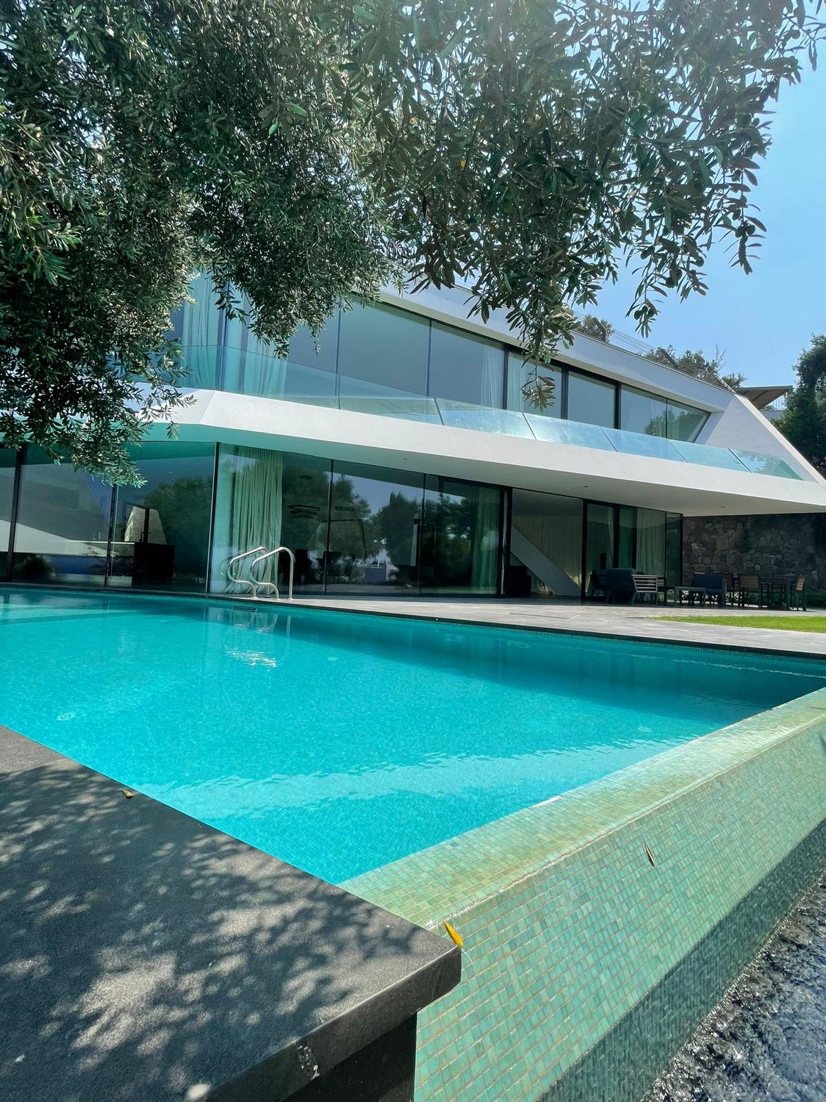 Türkbükü Hebilköy 5+1 Müstakil Havuzlu Bahçeli Deniz Manzaralı Plajlı Lüks Villa BV-1999