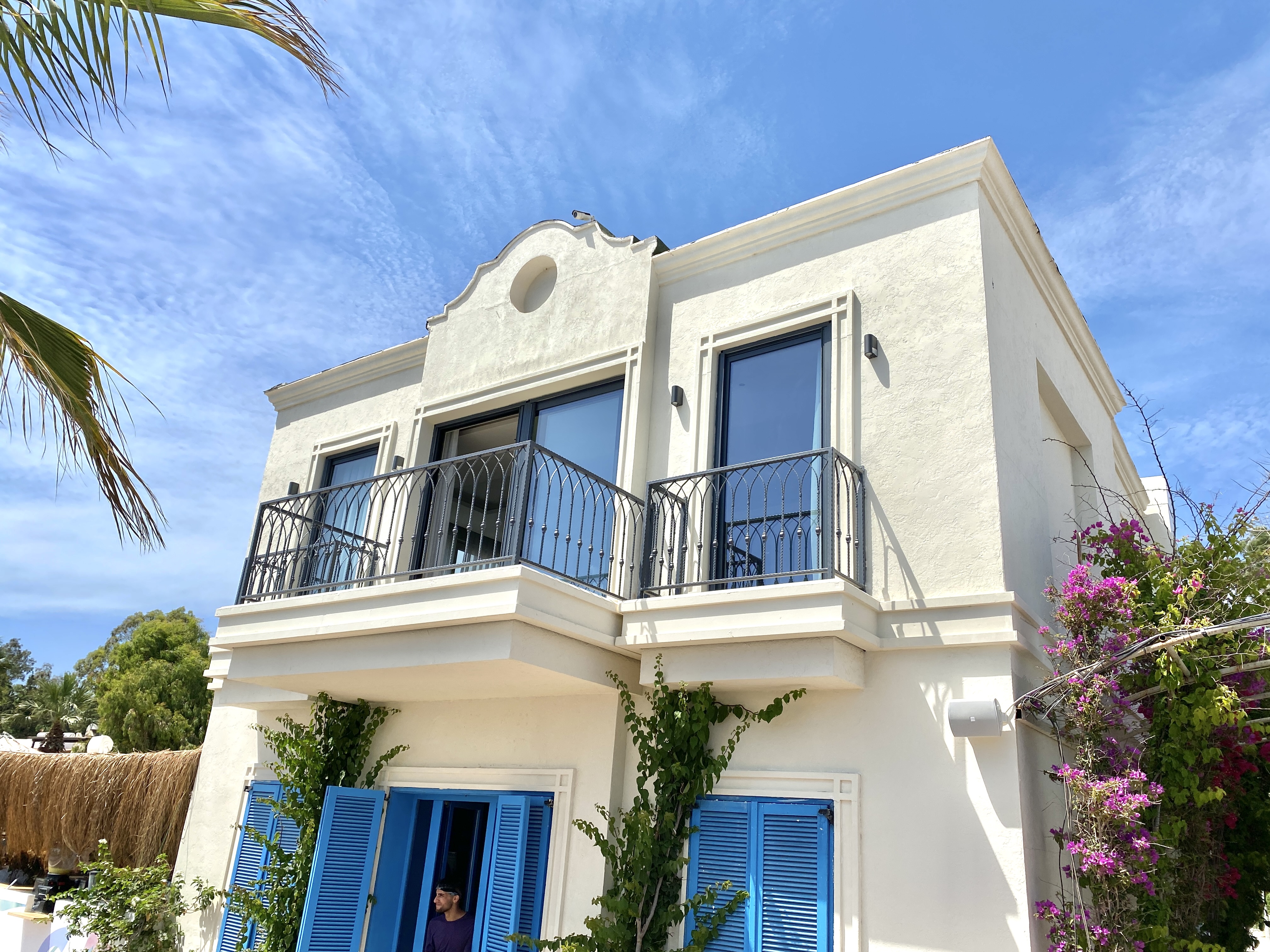 Bitez'de Denize Sıfır Özel Plajlı 2+1 Lüks Rezidans BV-226