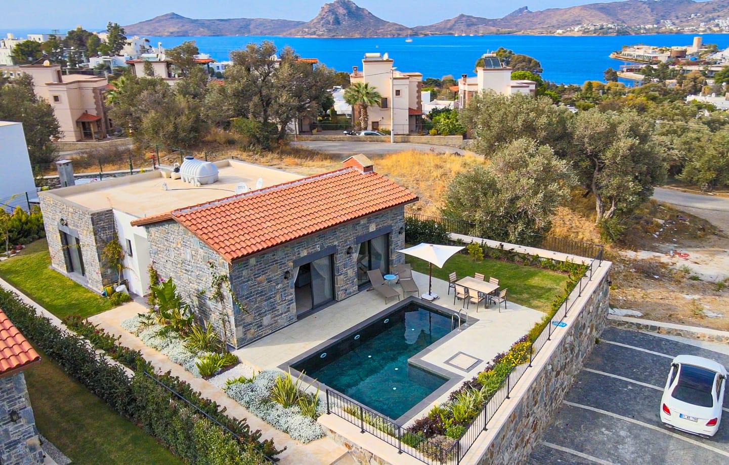 Yalıkavak'ta Özel Havuzlu Deniz Manzaralı 3+1 Yazlık Villa BV-693