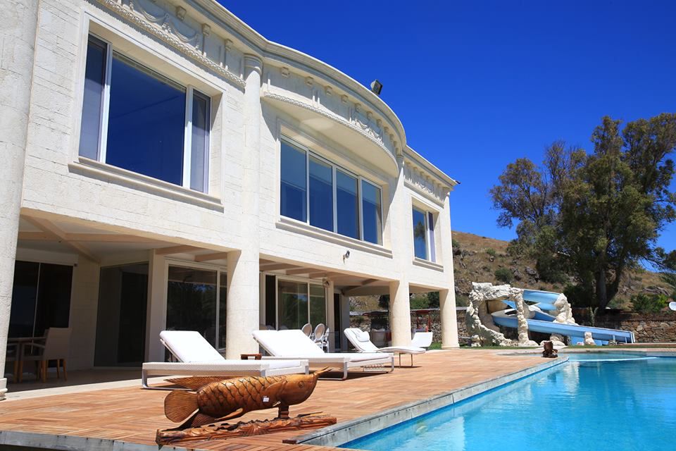 Ortakent Yahşi'de 7+1 Denize Sıfır 8 Dönüm Arsa Üzerinde Villa BV-73