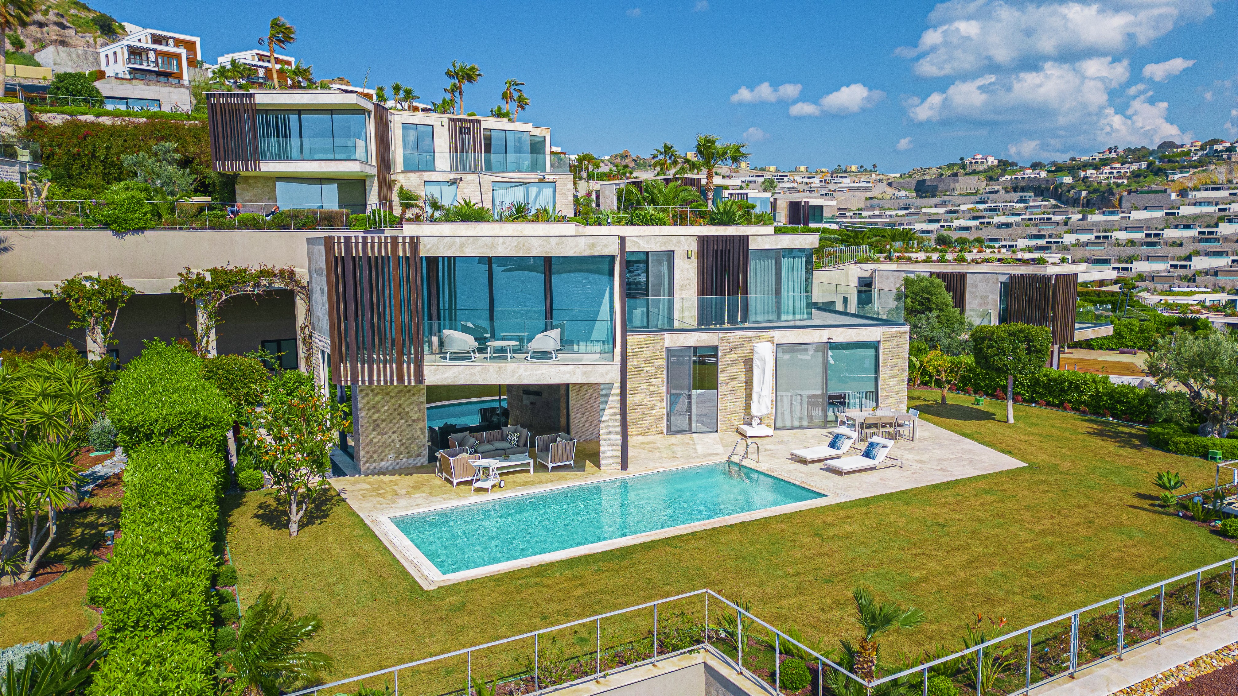 Yalıkavak'ta Denize Sıfır 5 Yatak Odalı Özel Havuzlu Villa EYT-1956