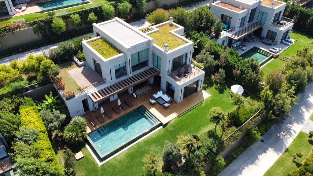 Türkbükünde Denize Sıfır 5+1 Özel Havuzlu Bahçeli Villa FGN-0368