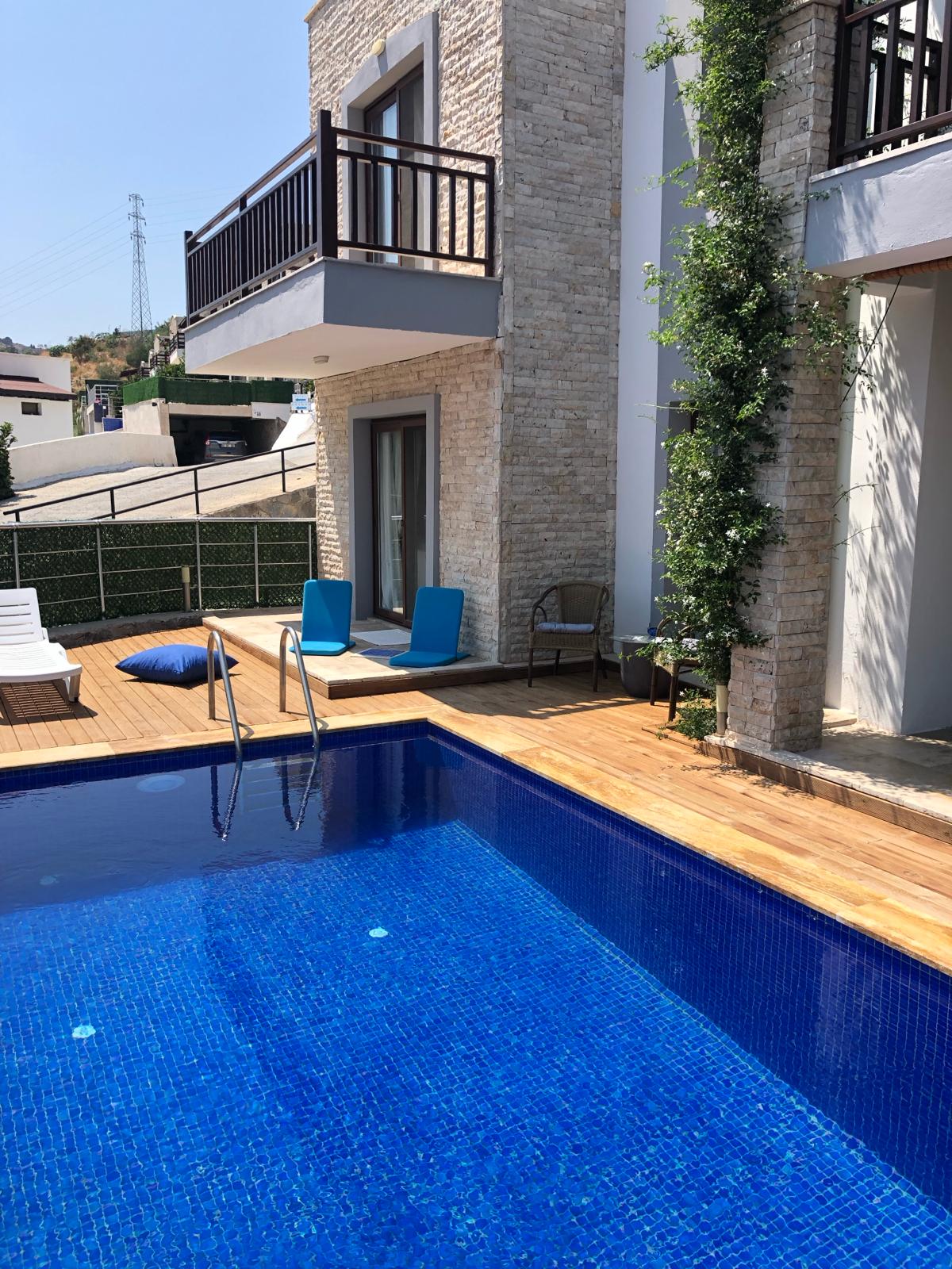 Gündoğan Küçükbük'de Özel Havuzlu 3+1 İki Katlı Villa BV-108