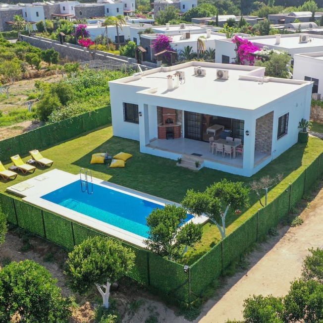 Turgutreis'te Denize Yakın 3 Yatak Odalı Özel Havuzlu ve Bahçeli Tatil Villası ID-1757