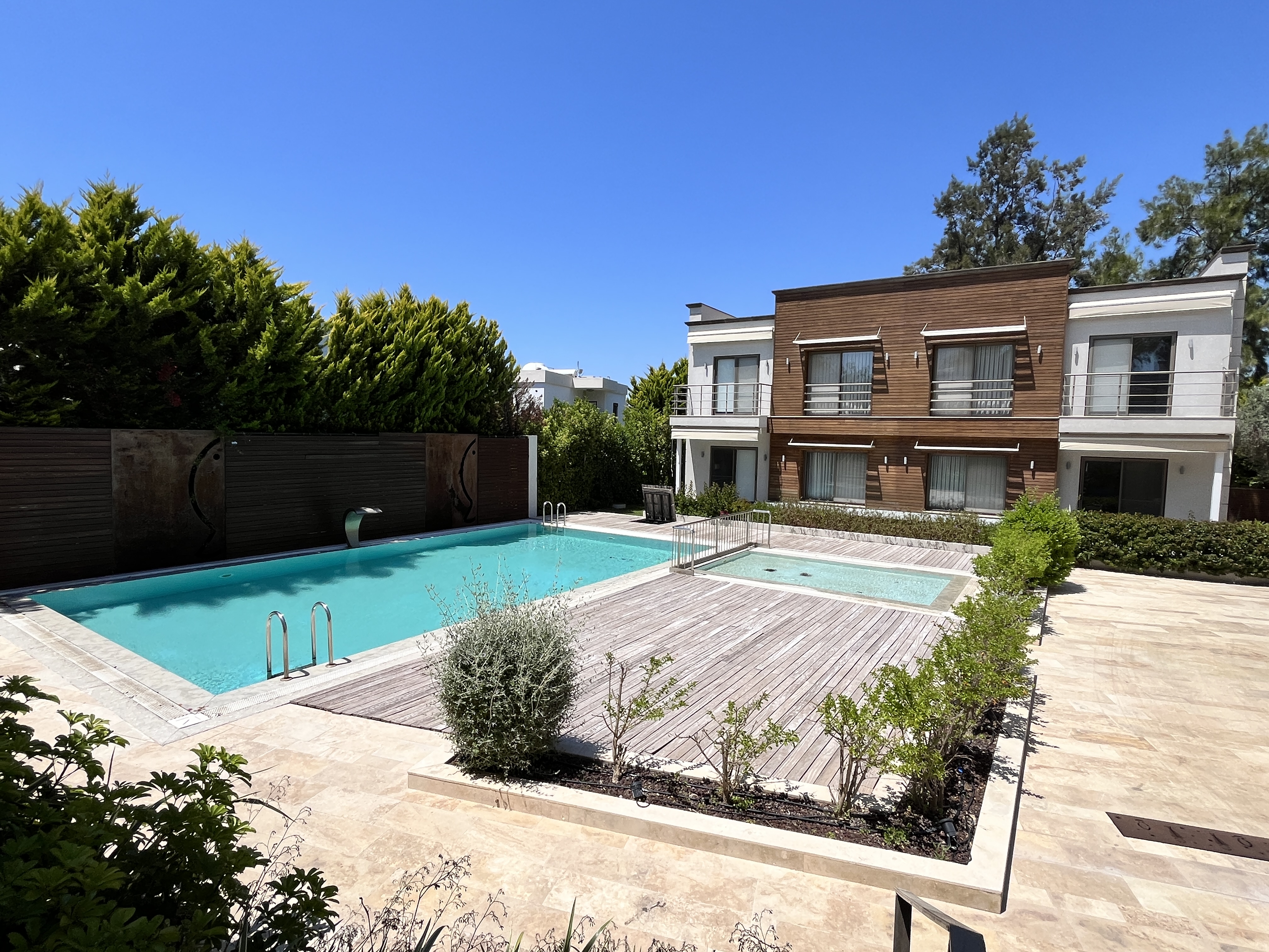 Ortakentte Denize 50 Metre 1+1 Üst Kat Ortak Havuzlu Daire BV-3333