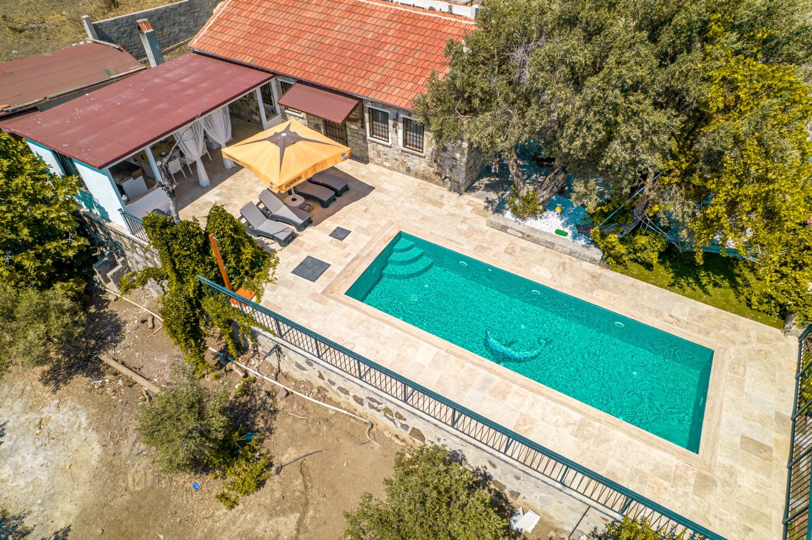 Yakaköy Ortakent'te Kiralık 2 Yatak Odalı Villa EVT-1776