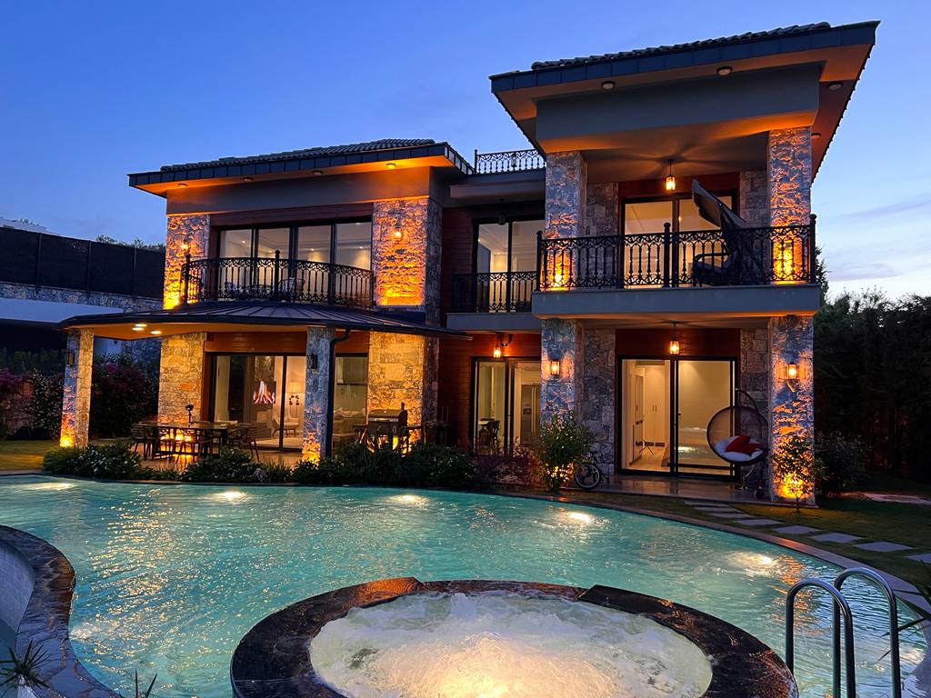 Yalıkavak'ta Özel Havuzlu 6+2 Müstakil Villa BV-304